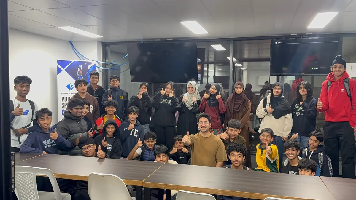 Aspire Selective Entry students giving a thumbs up with their tutor at the Truganina centre